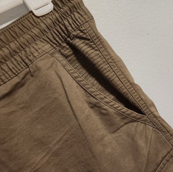 H&M Easy cargo joggers olive green - Picture 4 of 5